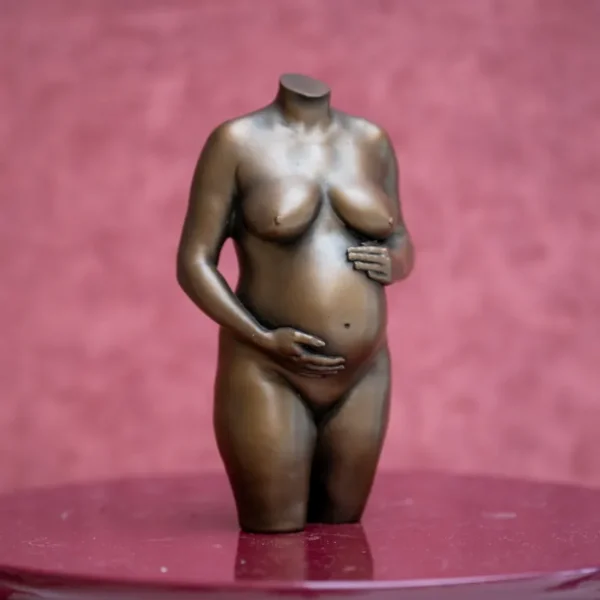 Veredelt zwangerschapsbeeldje oud brons