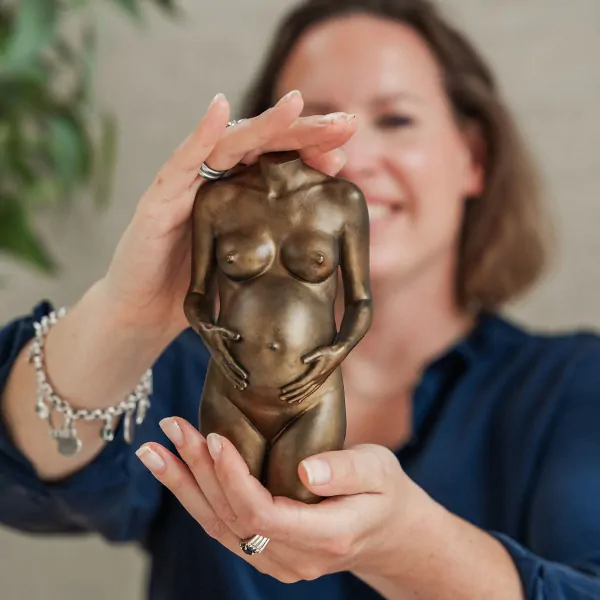 Zwangerschapsbeeldje lak oud brons